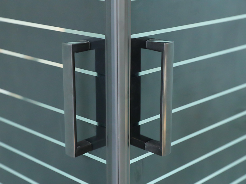 Kabina prysznicowa przesuwna SQ z czarnego profilu aluminiowego z uchwytem z podwójnymi otworami Kabina prysznicowa przesuwna SQ z czarnego profilu aluminiowego z uchwytem z podwójnymi otworami