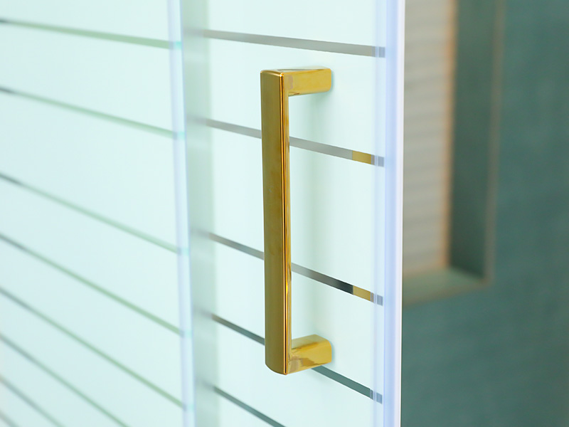 Kabina prysznicowa przesuwna SQUARE, przezroczyste szkło hartowane z nadrukiem, złoty profil aluminiowy, uchwyt z podwójnymi otworami, z tacą Kabina prysznicowa przesuwna SQUARE, przezroczyste szkło hartowane z nadrukiem, złoty profil aluminiowy, uchwyt z podwójnymi otworami, z tacą