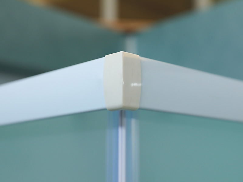 Kabina prysznicowa przesuwna SQ, matowe szkło hartowane z nadrukiem, biały profil aluminiowy, uchwyt z podwójnymi otworami, z brodzikiem Kabina prysznicowa przesuwna SQ, matowe szkło hartowane z nadrukiem, biały profil aluminiowy, uchwyt z podwójnymi otworami, z brodzikiem