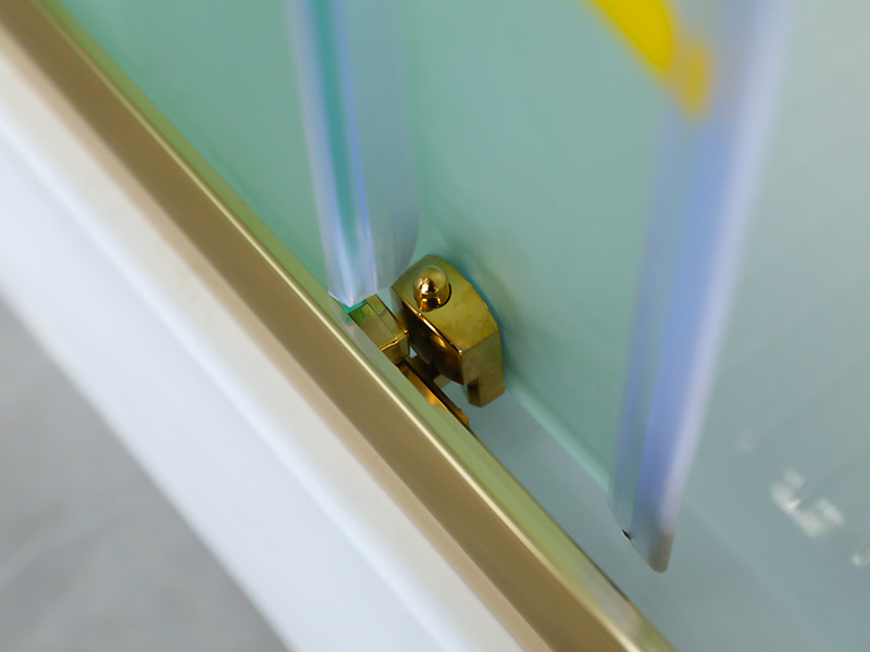 Kabina prysznicowa przesuwna RE, matowe szkło hartowane z nadrukiem, złoty profil aluminiowy, uchwyt z podwójnymi otworami, z brodzikiem Kabina prysznicowa przesuwna RE, matowe szkło hartowane z nadrukiem, złoty profil aluminiowy, uchwyt z podwójnymi otworami, z brodzikiem