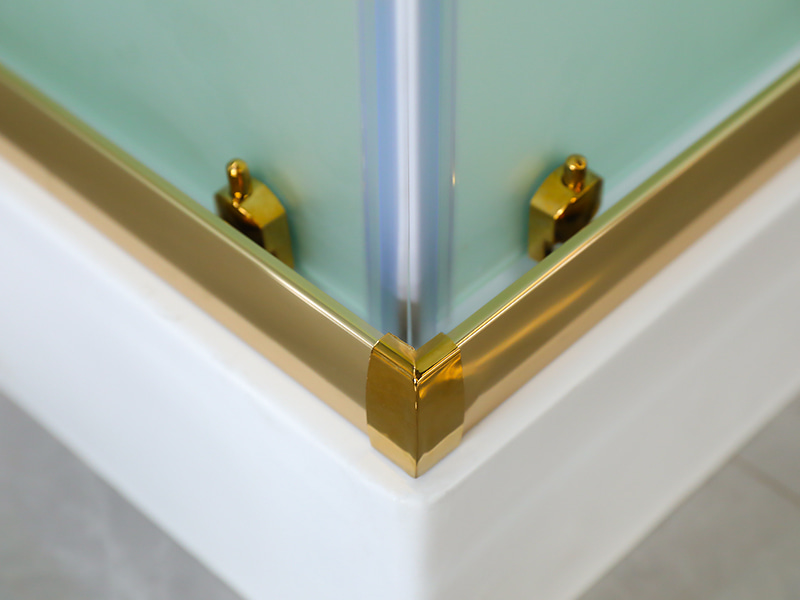 Kabina prysznicowa przesuwna RE, matowe szkło hartowane z nadrukiem, złoty profil aluminiowy, uchwyt z podwójnymi otworami, z brodzikiem Kabina prysznicowa przesuwna RE, matowe szkło hartowane z nadrukiem, złoty profil aluminiowy, uchwyt z podwójnymi otworami, z brodzikiem