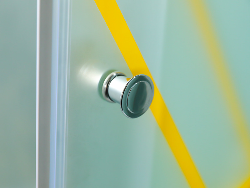 Kabina prysznicowa przesuwna RE, matowe szkło hartowane z nadrukiem, złoty profil aluminiowy, uchwyt z podwójnymi otworami, z brodzikiem Kabina prysznicowa przesuwna RE, matowe szkło hartowane z nadrukiem, złoty profil aluminiowy, uchwyt z podwójnymi otworami, z brodzikiem