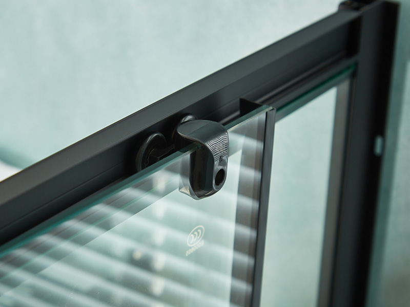 Kabina prysznicowa przesuwna SQ, przezroczyste szkło hartowane, czarny profil aluminiowy, uchwyt z podwójnymi otworami, z tacą Kabina prysznicowa przesuwna SQ, przezroczyste szkło hartowane, czarny profil aluminiowy, uchwyt z podwójnymi otworami, z tacą