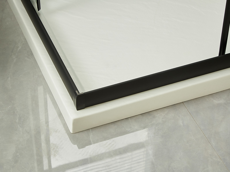 Kabina prysznicowa przesuwna SQ, przezroczyste szkło hartowane, czarny profil aluminiowy, uchwyt z podwójnymi otworami, z tacą Kabina prysznicowa przesuwna SQ, przezroczyste szkło hartowane, czarny profil aluminiowy, uchwyt z podwójnymi otworami, z tacą