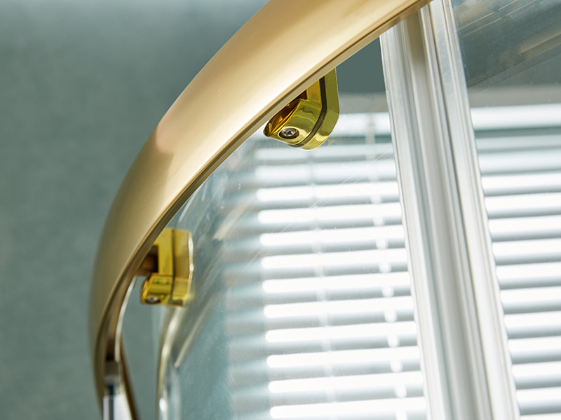 Przesuwana kabina prysznicowa SE, przezroczyste szkło hartowane, złoty profil aluminiowy, uchwyt z podwójnymi otworami, bez brodzika Przesuwana kabina prysznicowa SE, przezroczyste szkło hartowane, złoty profil aluminiowy, uchwyt z podwójnymi otworami, bez brodzika