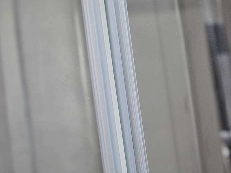 Kabina prysznicowa przesuwna SE, przezroczyste szkło hartowane, profil aluminiowy chromowany, uchwyt z podwójnymi otworami, bez brodzika Kabina prysznicowa przesuwna SE, przezroczyste szkło hartowane, profil aluminiowy chromowany, uchwyt z podwójnymi otworami, bez brodzika