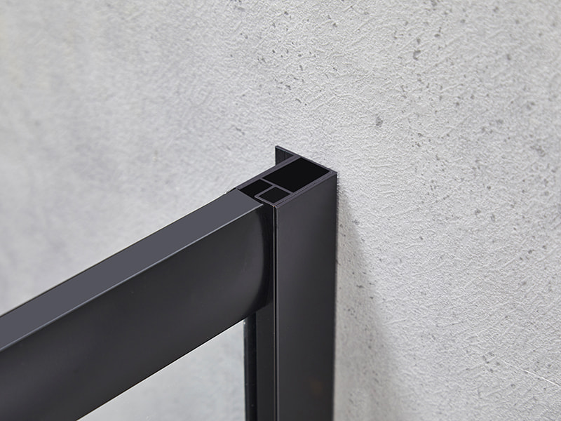 Kabina prysznicowa przesuwna SE, przezroczyste szkło hartowane, czarny profil aluminiowy, uchwyt z podwójnymi otworami, bez brodzika Kabina prysznicowa przesuwna SE, przezroczyste szkło hartowane, czarny profil aluminiowy, uchwyt z podwójnymi otworami, bez brodzika