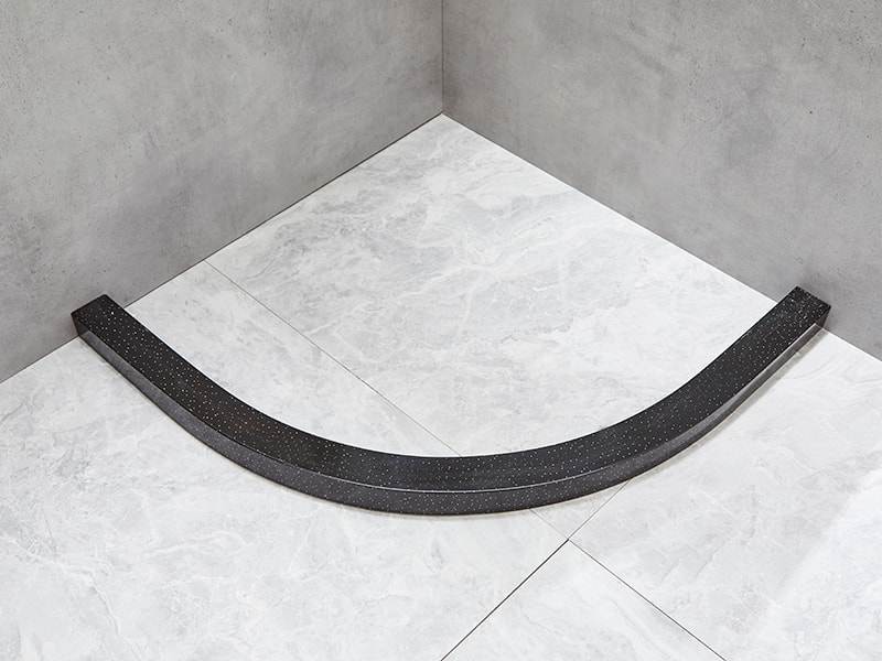 Kabina prysznicowa przesuwna SE, przezroczyste szkło hartowane, czarny profil aluminiowy, uchwyt z podwójnymi otworami, bez brodzika Kabina prysznicowa przesuwna SE, przezroczyste szkło hartowane, czarny profil aluminiowy, uchwyt z podwójnymi otworami, bez brodzika